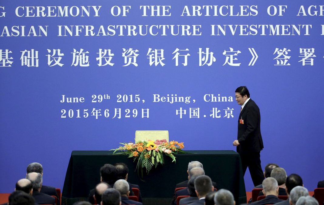 PAC 131 – Une banque multilatérale entre coopération et prédation La signature des statuts de la BAII